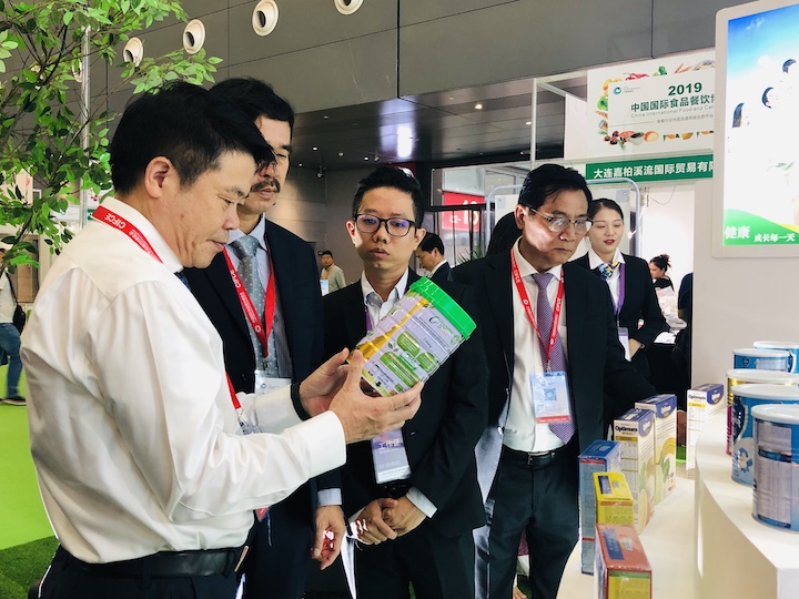 Vinamilk[-]tạo[-]ấn[-]tượng[-]trong[-]sự[-]kiện[-]giới[-]thiệu[-]sữa[-]Việt[-]Nam[-]tại[-]Trung[-]Quốc